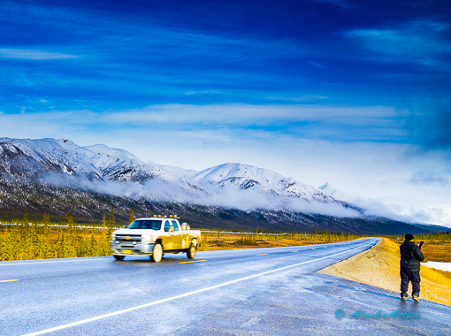 Anaktuvuk Pass crossing by car